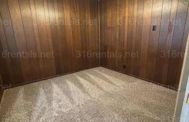Two bed one bath available NOW! Gallery 4