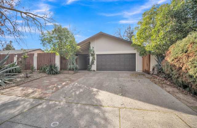 2200 Trails Ct photos photos