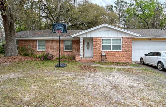 Beautiful 4/2 in Oakleigh Heights - 1814 Northwest 39th Avenue, Gainesville, FL 32605