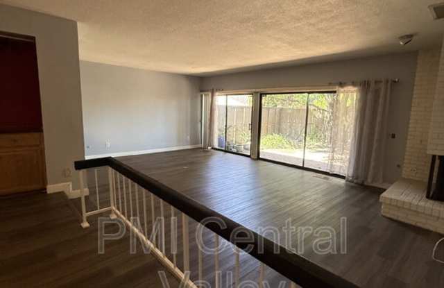 1725 Edgebrook Drive Gallery 4
