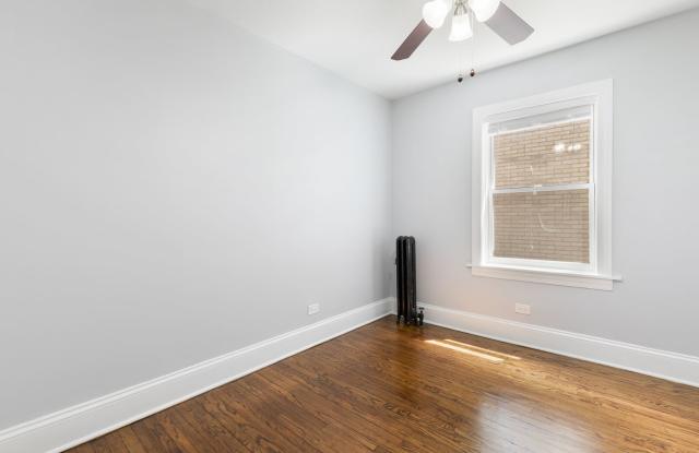 1611 W Juneway Terrace Gallery 4