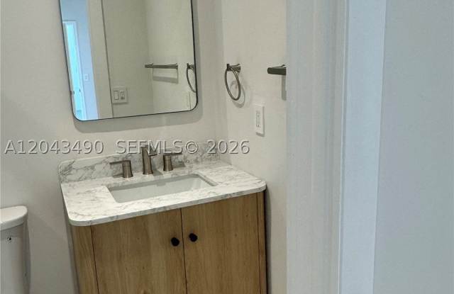 951 E 32nd St photos photos
