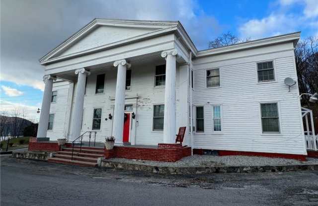636 Main Street Gallery 4
