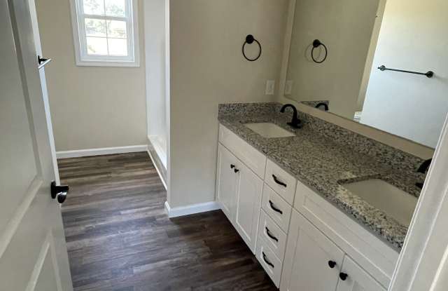 103 8th Street - 103 8th Street, Grottoes, VA 24441