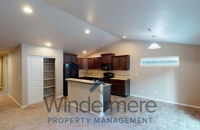 1310 SW Greeley  *Homestead Acres* *New Virtual Tour!* Gallery 4