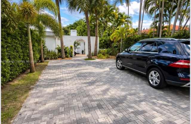 240 Greenwood Dr photos photos