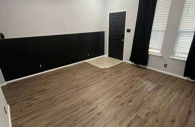 2 Week Free Move-In Special! Spacious 4-Bedroom Redbird Ranch Home with Private Backyard Gallery 3