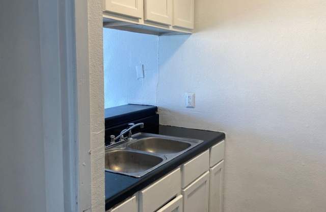 SPACIOUS ONE BEDROOM NEAR BOTANICAL GARDENS Gallery 4