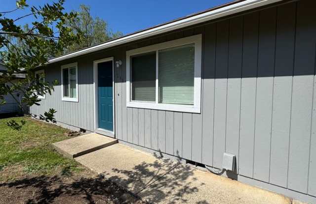 Myrtle Creek 3-bedroom Home with 1 Car Garage Gallery 4