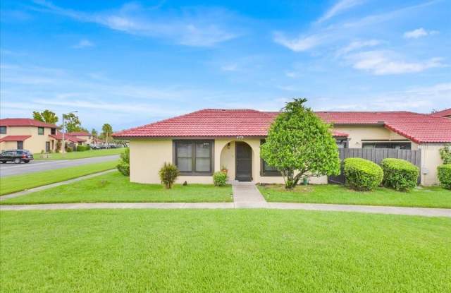 475 HUNTER Circle Gallery 1