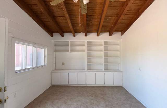 621 North Sierra Avenue Gallery 3