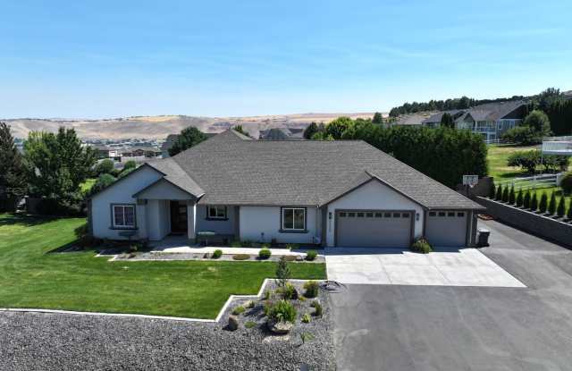 Peaceful Living with Views, Space  a 6 Car Garage photos photos