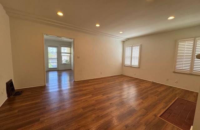 Charming Traditional Home with a Detached Guest House Gallery 3