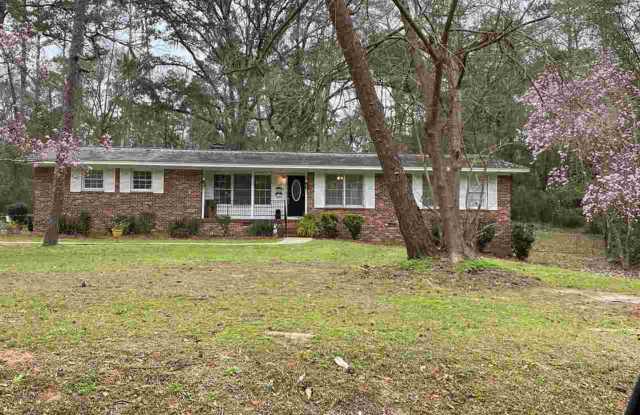 3155 Lakeshore Drive - Large Home in Lakeshore Estates photos photos