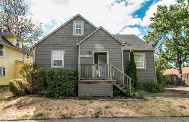 Large Studio Apartment in downtown Eugene- Water, Sewer  Trash Paid - 1382 Lincoln Street, Eugene, OR 97401