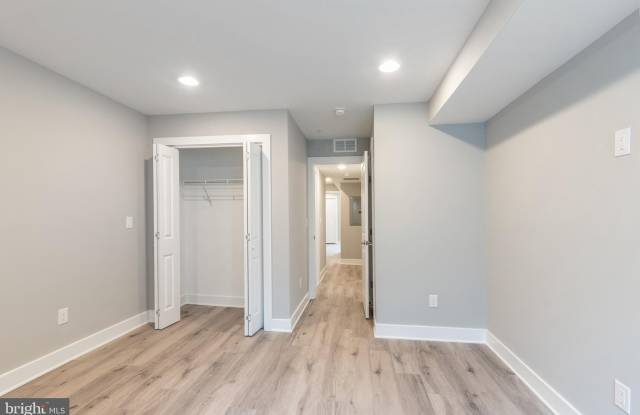 2729 W GLENWOOD Avenue Gallery 4