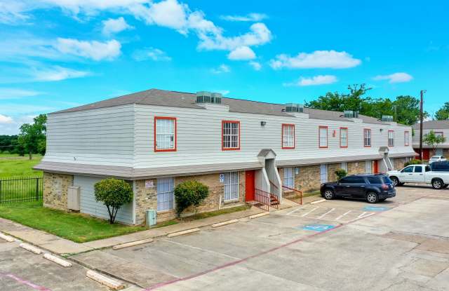 Las Lomas Apartments - Affordable Housing Gallery 2
