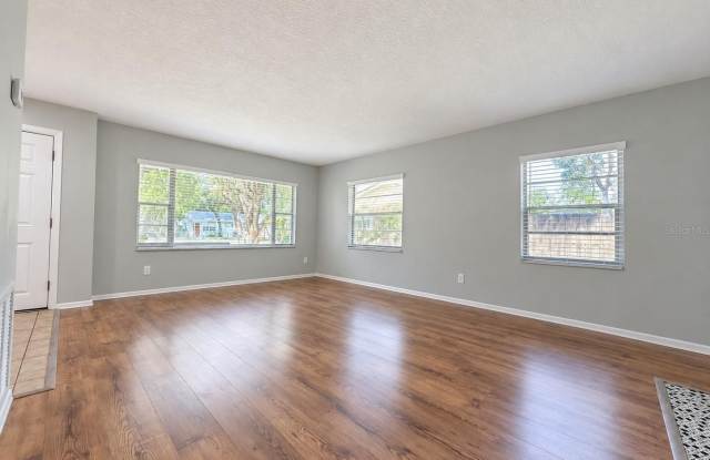 326 E PALMETTO Avenue Gallery 4