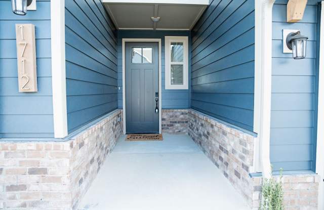 Stunning 3-bed, 2.5 Bath Townhome Gallery 4