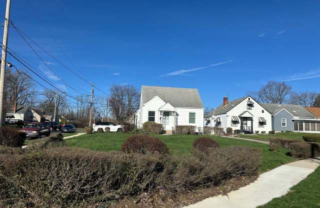Charming 3 Bedroom In Central Columbus with Fenced in Yard photos photos