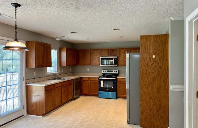 5 Bedroom, Long Term Rental - Summerville, SC Gallery 3