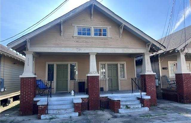 1133 BELLEVILLE Street photos photos