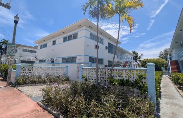 7805 Crespi Blvd photos photos