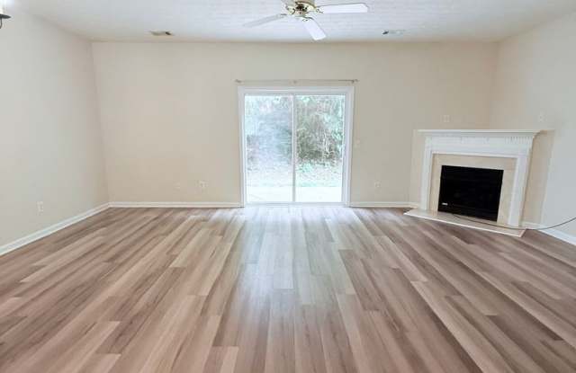 Large townhome in downtown Dawsonville Gallery 4