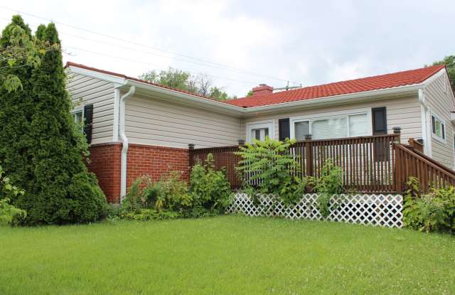 Charming 3BD/2BA Home in Kings Ridge, MD! Gallery 1