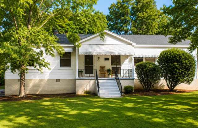 Charming 2-Bedroom Home in Columbia, SC Gallery 1