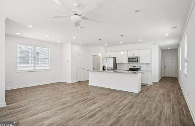 5059 Woodland Hills Gallery 4