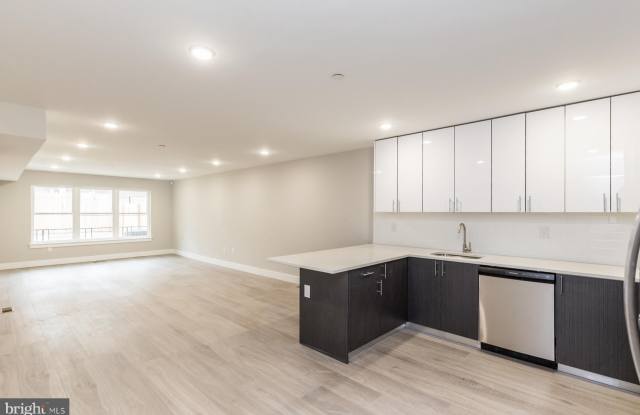 1724 N MARSHALL Street photos photos