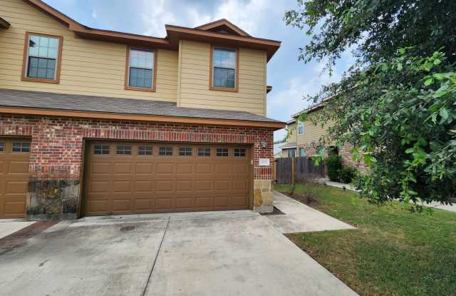 3/2.5/2 Off HWY 46/ Close to IH 35 / Fenced in Backyard / Wood-Like Tile Flooring  Carpet Mix /CISD photos photos
