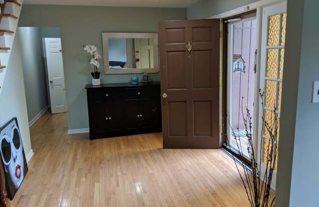 1703 Country Club Drive Gallery 4