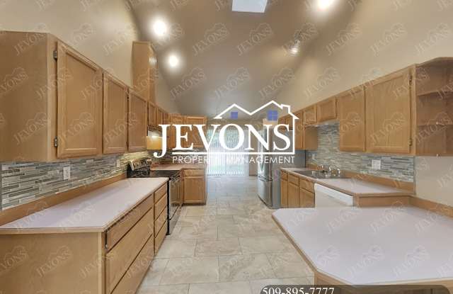 Make this your new home 3 Bedrooms, 2 Bathrooms Duplex in Selah photos photos