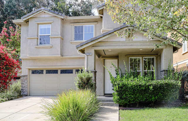 Beautiful and Spacious Home with Three Bedrooms Amazing Loft  Bonus Room! photos photos