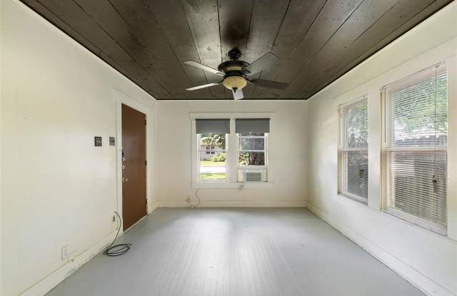 1210 Studewood Street Gallery 3