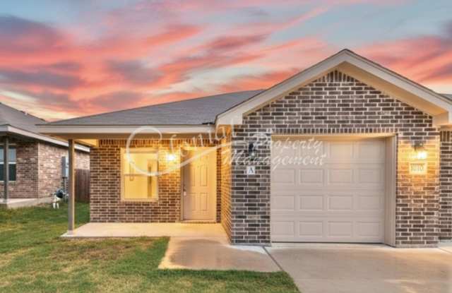 AVAILABLE NOW! 1 MONTH FREE photos photos