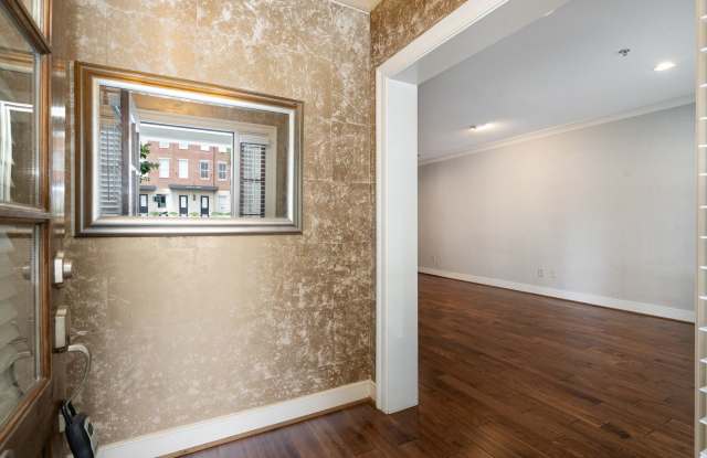 Gorgeous 2 bdmr 2.5 bath West Side Condo Now Available! Gallery 2