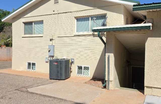 Down Town 2 Bedroom Apartment for rent- Utilities and WIFI included! Gallery 1