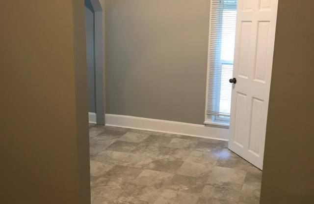 512 West Doty Street - 2 Gallery 4