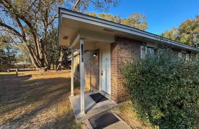 Well maintained 2 bedroom 1 bath duplex ~ lawn care, pest control & trash included! photos photos