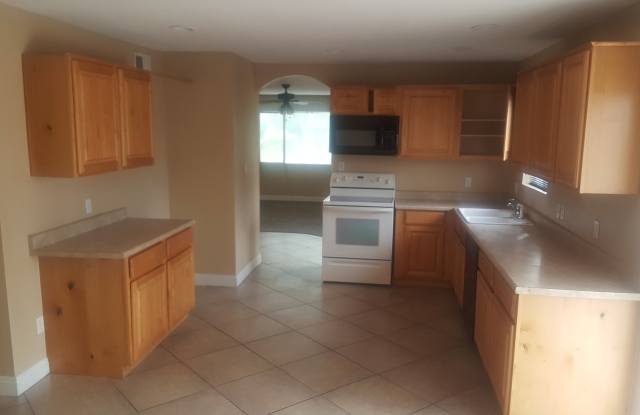 Nice 3 bedroom home ready for immediate move in. Gallery 3