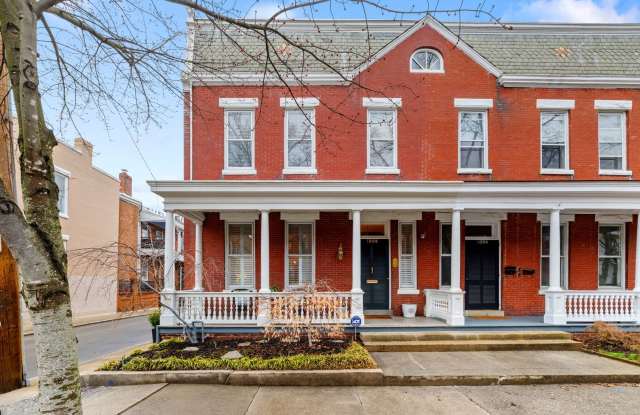 Beautiful 3 Bedroom Corner Lot on West Ave! ***Available 08/10/2026*** photos photos