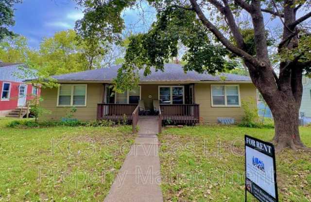 1702 SW McArthur St photos photos