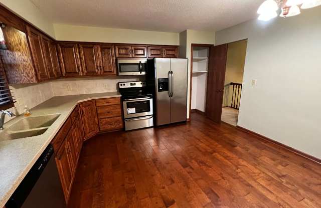 East Council Bluffs 3BD/3BA Split-Level House Gallery 1