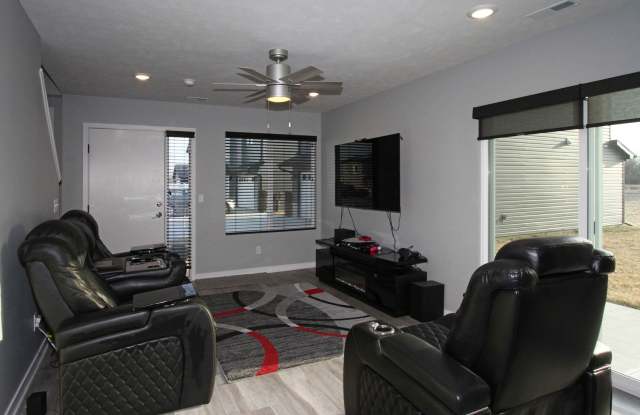 Almost new Townhouse Gallery 3