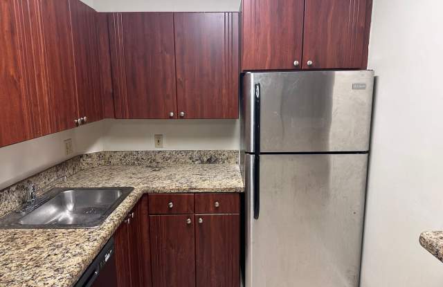 2 Bed, 2 Bath 1st Floor Condo with Garden Views in Lakes of Jacaranda, Plantation Gallery 4
