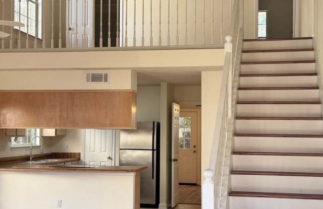 Well Maintained Townhouse....1/2 Off 1st Month's Ret Gallery 3