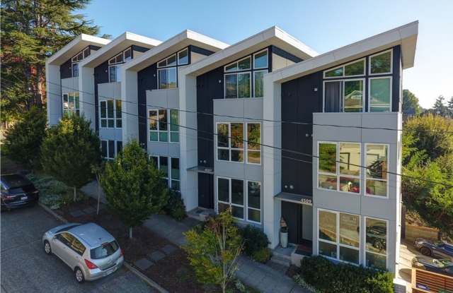 Spacious West Seattle Townhome With Rooftop Deck and Waterviews!! photos photos Spacious West Seattle Townhome With Rooftop Deck and Waterviews!! photos photos